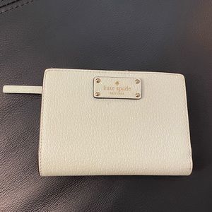 Kate Spade New York Grove Street Tellie Leather Wallet Mint Green